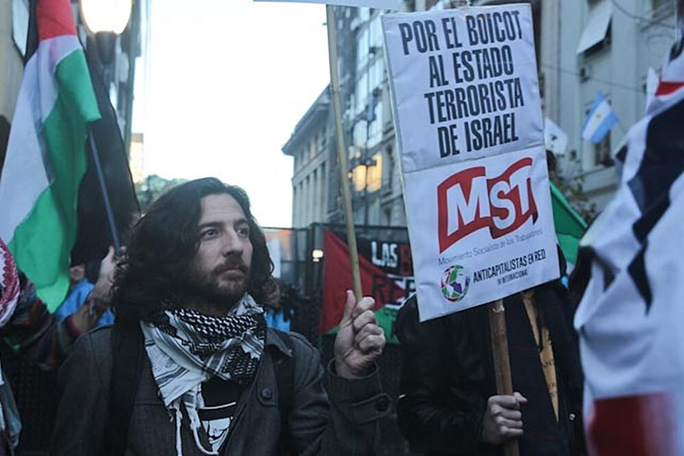 Germán Romano, integrante del Comité Argentino de Solidaridad con el Pueblo Palestino y del movimiento Boicot, Desinversión y Sanciones (BDS) que realiza "acciones en solidaridad" con el pueblo palestino (Foto: EFE)