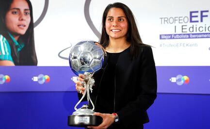 La mexicana Kenti Robles es galardonada en España