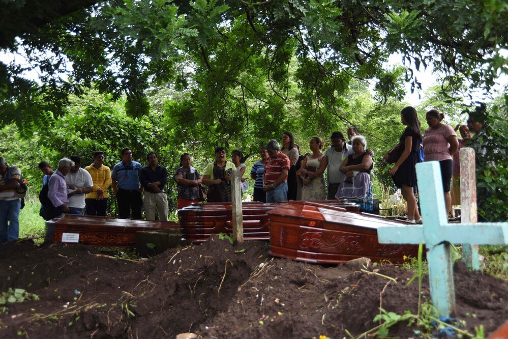 A 110 subió la cifra de fallecidos tras la violenta erupción del volcán de Fuego de Guatemala el pasado domingo, mientras la ayuda humanitaria fluye (Foto: AFP)