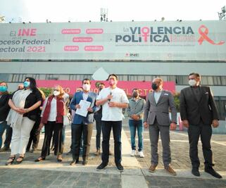 Morena amenaza con resistencia pacífica