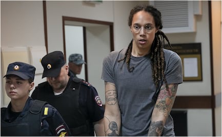 Basquetbolista y medallista olímpica estadounidense es condenada a prisión en Rusia