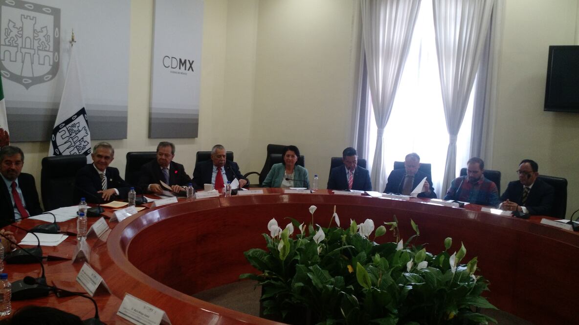 Presenta Mancera a asesores para redactar Constitución