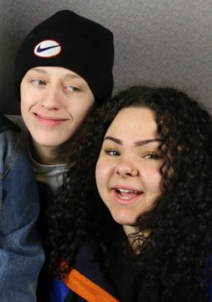 Acusan a Percy Hynes White de abuso sexual: fans de "Merlina" piden a Netflix que lo saquen la serie