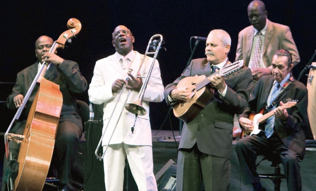 Los artistas deleitaron a varios centenares de cubanos y extranjeros con su música en el evento gratuito (JUAN HERRERO. EFE)