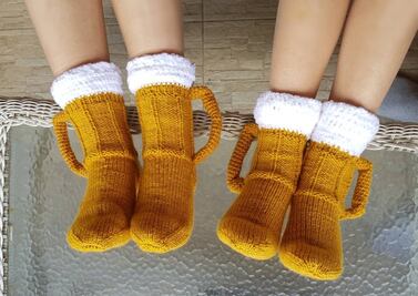Viral: calcetines en forma de cerveza impactan redes sociales