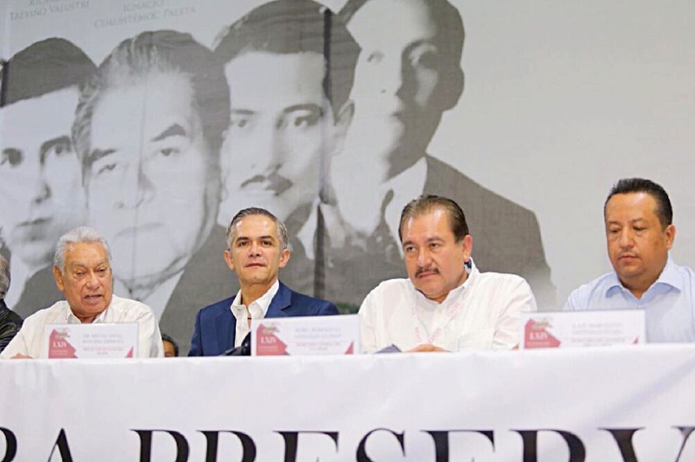 Durante la 64 Convención Nacional Ordinaria de la CROM, Miguel Ángel Mancera dijo que la desindexación del salario mínimo, no es suficiente; aseguró que el país se encuentra en el momento adecuado para concretar un incremento digno (ESPECIAL)