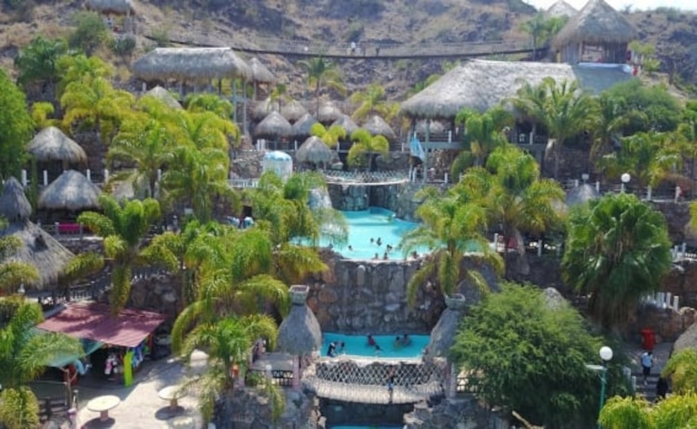 El Géiser, un balneario de aguas termales naturales con spa y cabañas