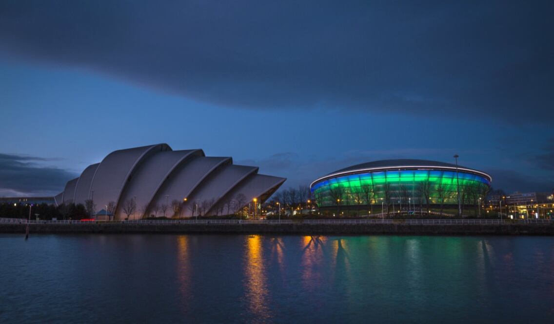 La orilla del río Clyde representa una de las facetas modernas de la ciudad a través del célebre Clyde Arc, el Centro de Ciencias y el Museo Riverside. (Foto: VisitScotland/Kenny Lam)