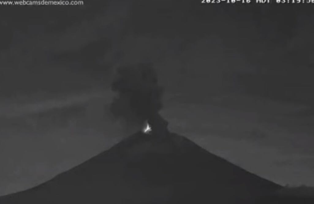 La madrugada de este lunes el volcán presentó actividad Foto: Captura de video WebCams México