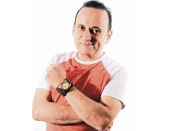 Esto ha hecho Lalo España en su sueño por interpretar a Chespirito