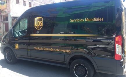 Abaten a presunto ladrón durante robo de camioneta de paquetería en Neza