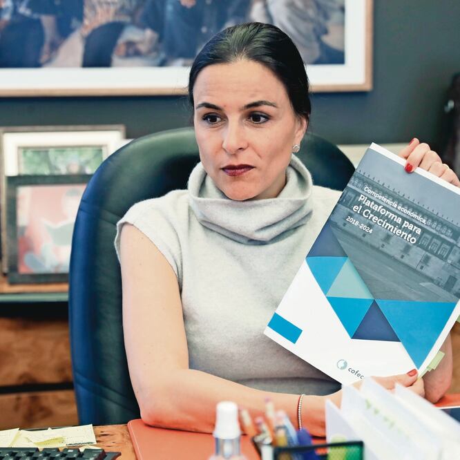 Alejandra Palacios, comisionada presidente de la Cofece, pidió en cinco veces excusarse de participar en la discusión de casos; sólo dos procedieron. ARCHIVO EL UNIVERSAL
