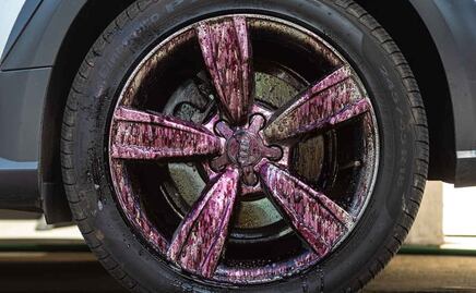 ¿Qué es la descontaminación de rines y cómo hacerla en casa?