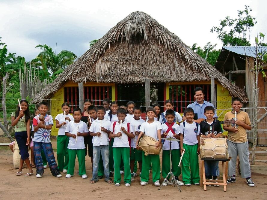 Las severas críticas a la importación del modelo sinfónico venezolano es porque las autoridades colombianas desconocen una historia que se ha desarrollado por décadas para visibilizar la diversidad musical de sus regiones, y en la que ha participado la Fundación Nacional Batuta.