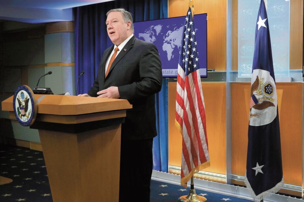 El secretario estadounidense de Estado, Mike Pompeo, al hablar ayer en Washington del informe global sobre la situación de derechos humanos. Foto: AFP