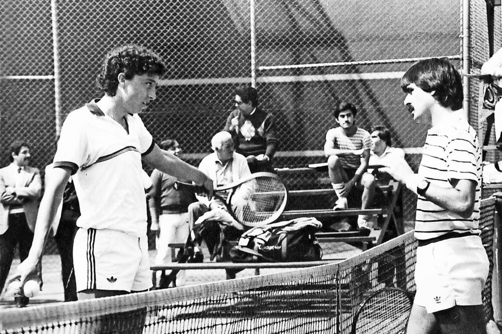 Raúl Ramírez (der.) ganó el dobles en París en 1978 (ARCHIVO. EL UNIVERSAL)