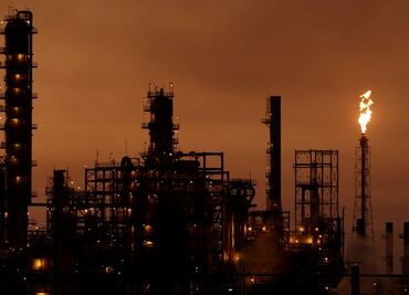 Mexico hedges Pemex 2020 oil output to protect from low crude prices