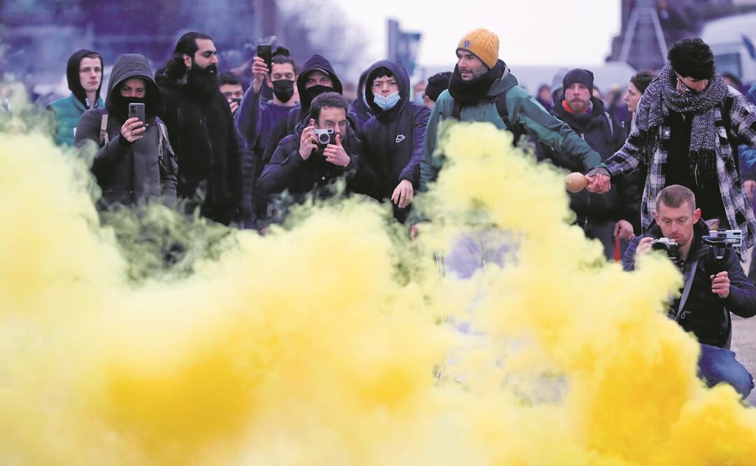 En Bruselas, los manifestantes chocaron con la policía; se reportaron 15 heridos. Foto: Stephanie Lecocq. EFE