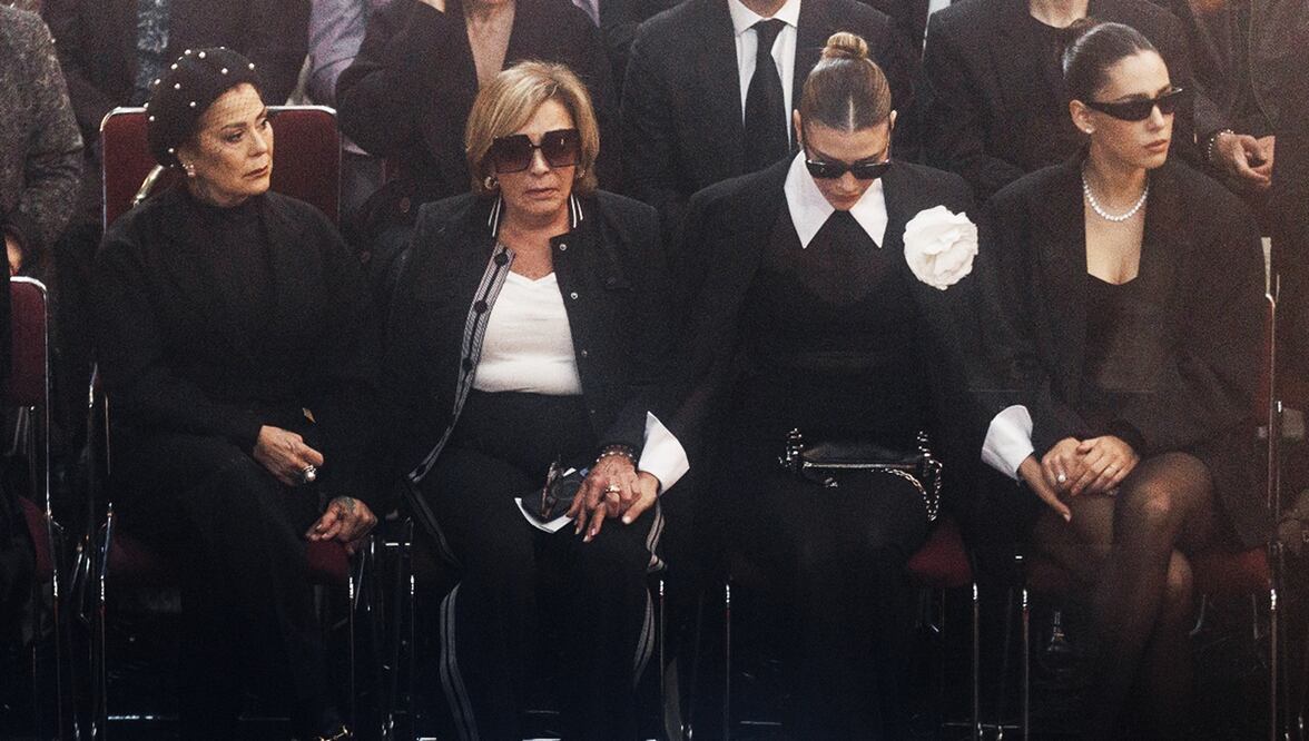 Alejandra Guzmán, Sylvia Pasquel, Michelle Salas y Camila Valero en el homenaje póstumo a Silvia Pinal, en Bellas Artes.
Foto: EL UNIVERSAL / Yaretzy M. Osnaya