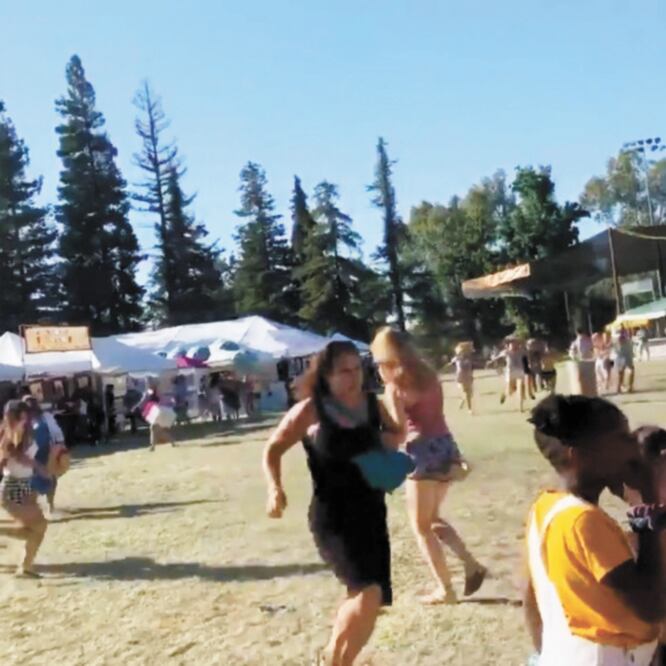 El tirador abrió fuego en todas las direcciones en el Festival del Ajo de Gilroy. No apuntaba a nadie en concreto y sólo iba de un lado a otro, de acuerdo con una testigo. AP