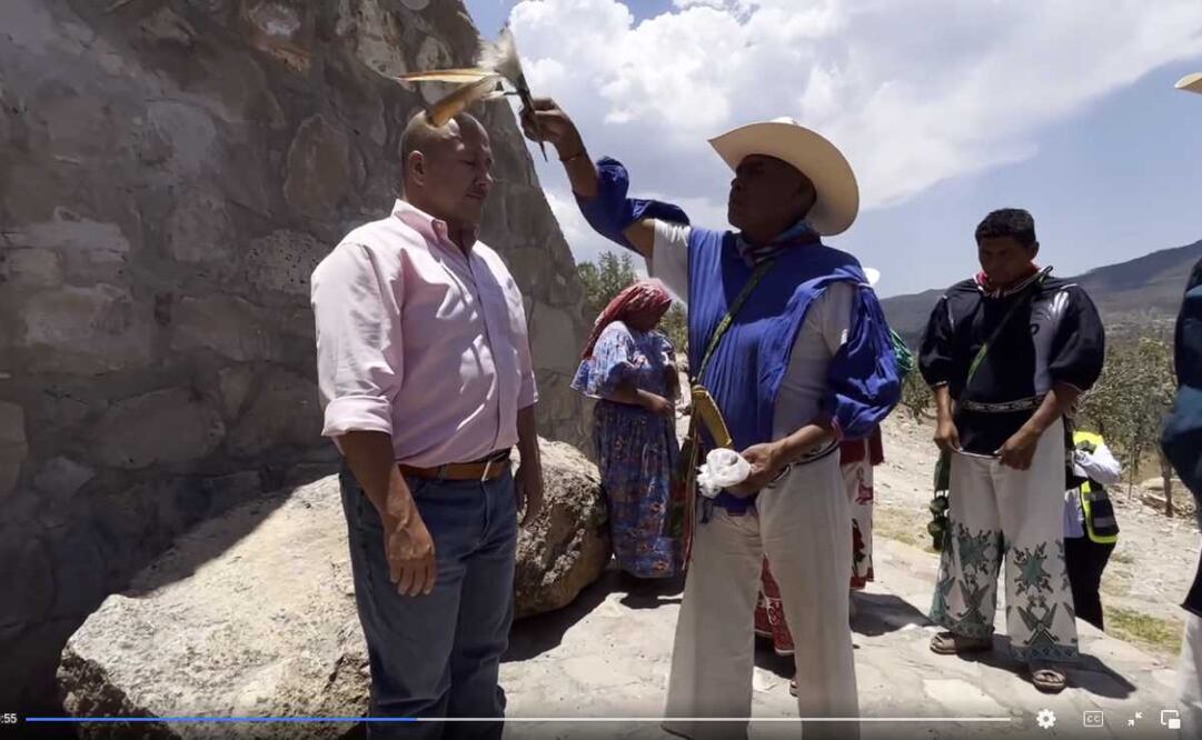 El pasado 7 de junio el gobernador Enrique Alfaro acudió a la zona norte del estado para anunciar la entrega de esta carretera y acudió junto con las autoridades de Santa Catarina al Paso del Oso para ver cómo quedó la carretera. Foto: Captura de pantalla