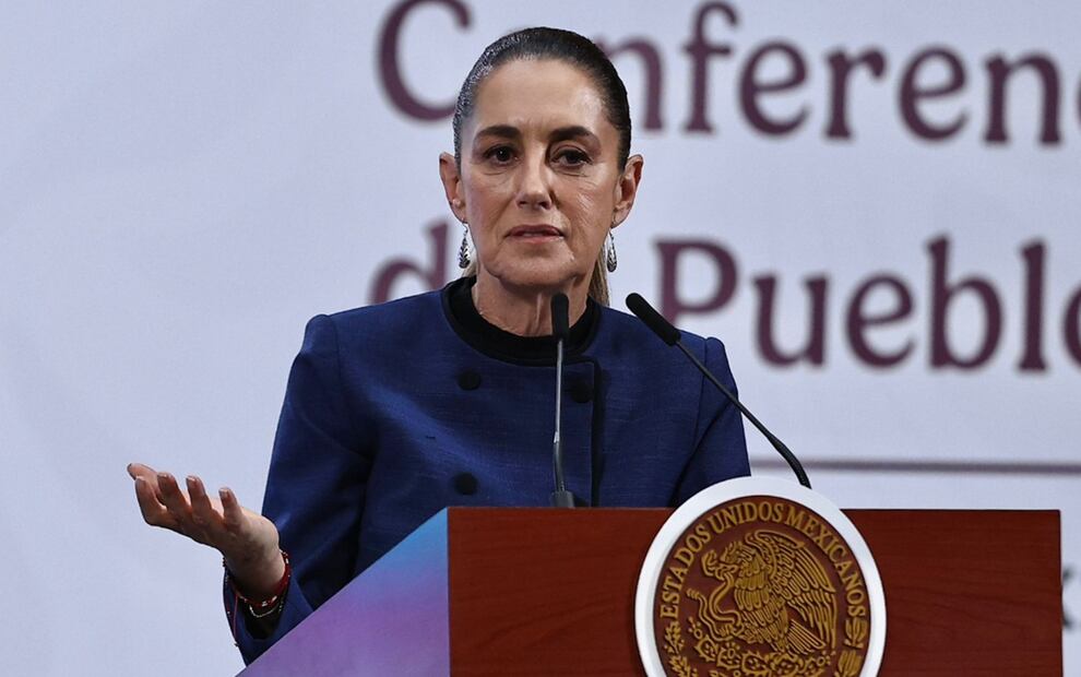 La presidenta Sheinbaum Pardo cuestionó por qué el pleno de la Suprema Corte de Justicia de la Nación (SCJN) alargó su despedida, luego de que la ministra presidenta, Norma Lucía Piña Hernández, convocó a una sesión extraordinaria para el próximo martes en la que resolverán casos en material electoral. Foto: Berenice Fregoso/EL UNIVERSAL