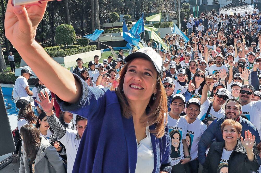 Va por la boleta. Margarita Zavala organizó un Firmatón en la capital del país para recabar más de 4 mil firmas para su candidatura (IRVIN OLIVARES. EL UNIVERSAL)