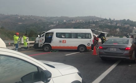 Choque múltiple en la Toluca-Naucalpan; falla de frenos en autobús deja 23 lesionados