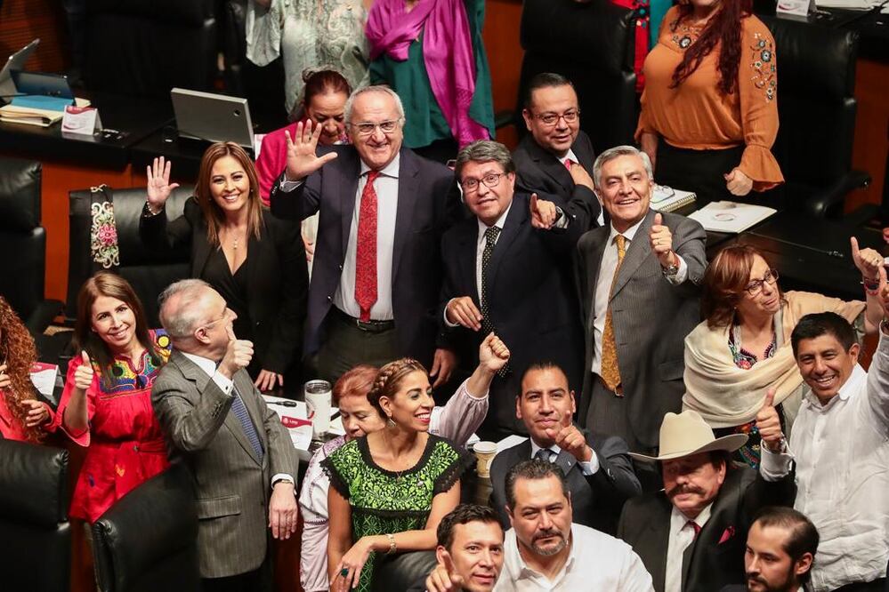 Jesús Seade, negociador del Tratado, en compañía de Ricardo Monreal, coordinador de los senadores de Morena. Fotografía de Diego Simón EL UNIVERSAL