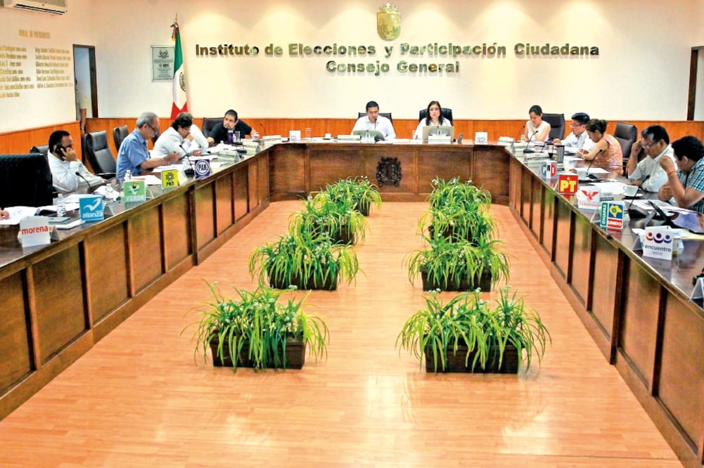 Ayer en sesión, el Instituto de Elecciones y Participación Ciudadana del estado informó los avances del conteo rápido de las votaciones en los ayuntamientos donde se realizaron los comicios. (RAMÓN ROMERO. EL UNIVERSAL)
