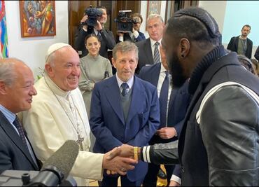 Boxeador que dijo que quería matar a otro púgil, presume su encuentro con el Papa