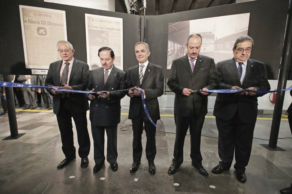 El Licenciado Juan Francisco Ealy Ortiz estuvo acompañado del jefe de Gobierno de la ciudad, Miguel Ángel Mancera, entre otros directivos (ALEJANDRO ACOSTA. EL UNIVERSAL)