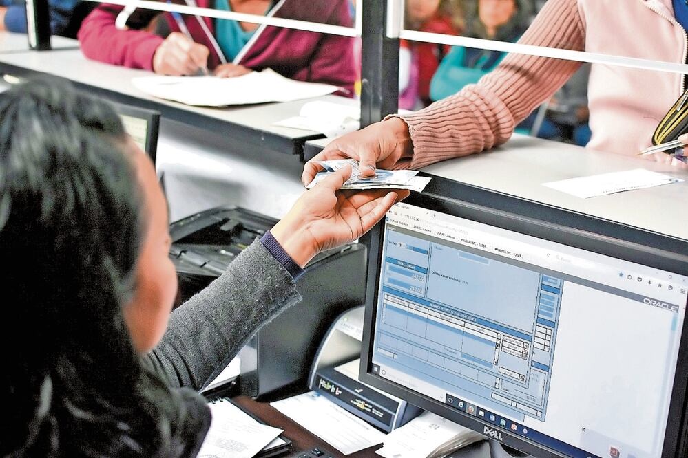 La Secretaría de Hacienda informó que los ingresos tributarios registraron un incremento real de 5.9% y ligan 12 años de crecimientos en los primeros cinco meses. Archivo El Universal