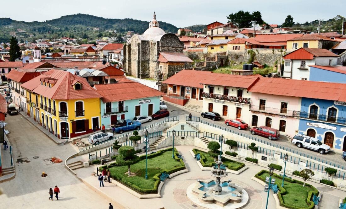 En este poblado de legado minero, las casonas y construcciones se combinan con el olor a pastes y al pan de pulque y de nata que se cocina en sus hornos. Entre los principales atractivos están cinco museos, entre ellos el Panteón Inglés. (CORTESÍA)