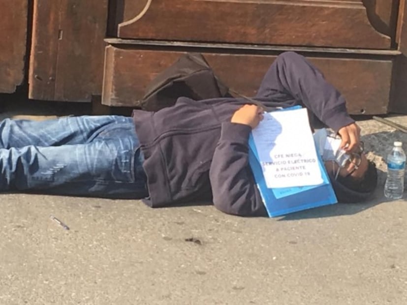 Hombre con presunto Covid-19 bloquea acceso a Palacio Nacional