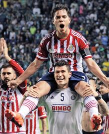 Bravo estaría 2 años más con Chivas