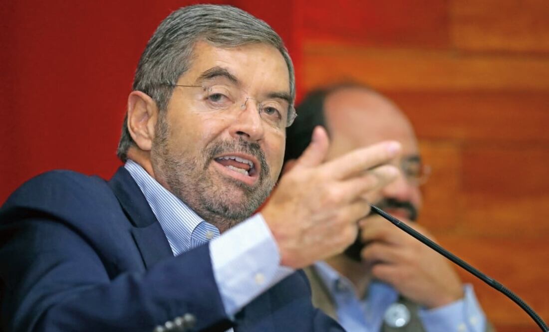 Juan Ramón de la Fuente, ex rector de la UNAM y ex secretario de Salud federal, forma parte de los personajes que exigen el aumento al salario (LUCÍA GODÍNEZ. EL UNIVERSAL)