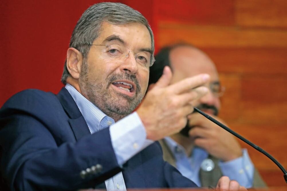 Juan Ramón de la Fuente, ex rector de la UNAM y ex secretario de Salud federal, forma parte de los personajes que exigen el aumento al salario (LUCÍA GODÍNEZ. EL UNIVERSAL)