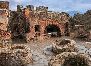 Turista es detenido en Pompeya por rayar una pared del yacimiento arqueológico