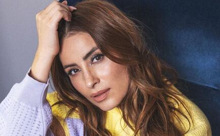 El romántico look de Cynthia Rodríguez para San Valentín con leggings rojos