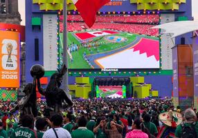 Fan Fest del Zócalo registra lleno total; autoridades piden a aficionados ver el partido México-Corea en pantallas instaladas en la periferia