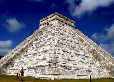 Mexico finds subterranean river under Chichén Itzá pyramid