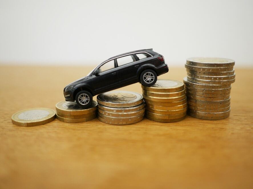 Si vendes o deseas comprar un auto usado deberás tomar en cuenta las implicaciones fiscales/ Foto: Pixabay