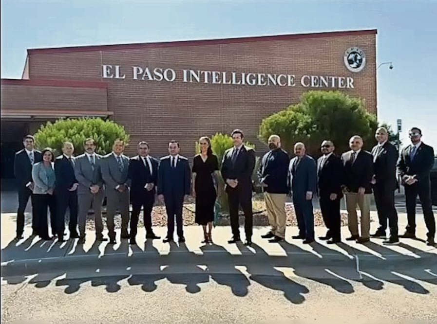 La gobernadora Libia Dennise García Muñoz Ledo estuvo en el Centro de Inteligencia de El Paso (EPIC), en Texas, Estados Unidos. Foto: TOMADA DE VIDEO
