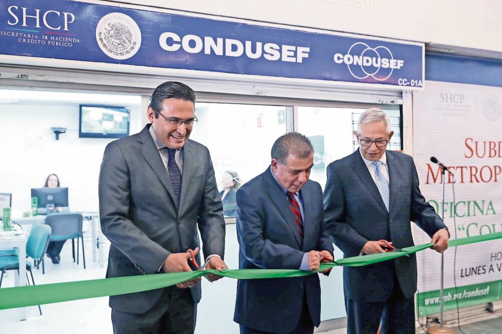La Condusef inauguró la segunda subdelegación de atención a usuarios en las instalaciones de la estación Colegio Militar, de la Línea 2 del Metro. (JUAN CARLOS REYES. EL UNIVERSAL)