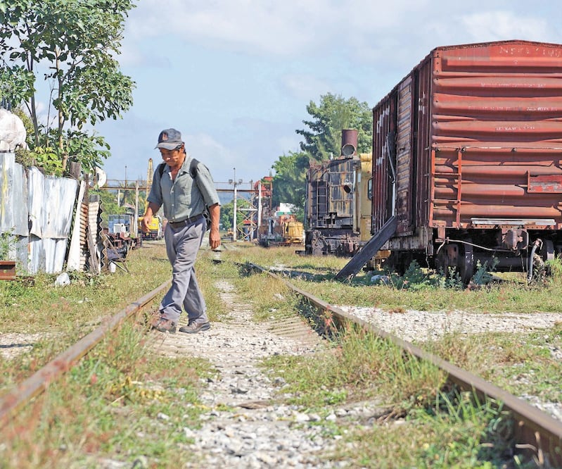 Pobladores de las comunidades de la zona norte del Istmo acusan que la empresa privada Ferropartes Industriales del Norte intimida a las familias que viven cerca de las vías. FOTOS: EDWIN HERNÁNDEZ. EL UNIVERSAL
