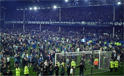 VIDEO: Everton consigue salvarse en la Premier League y su afición desató la locura