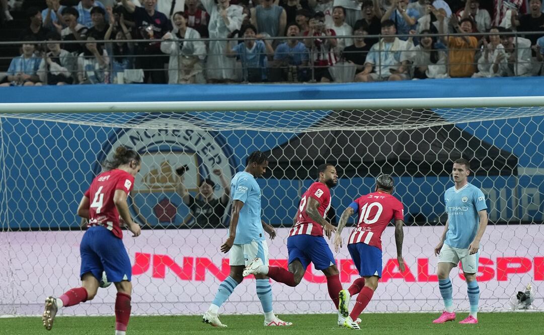 Memphis Depay festejando el gol frente al Manchester City / Foto: AP