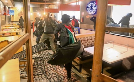 Marcha por 10 años de Ayotzinapa también estuvo rodeada de conservadores: AMLO