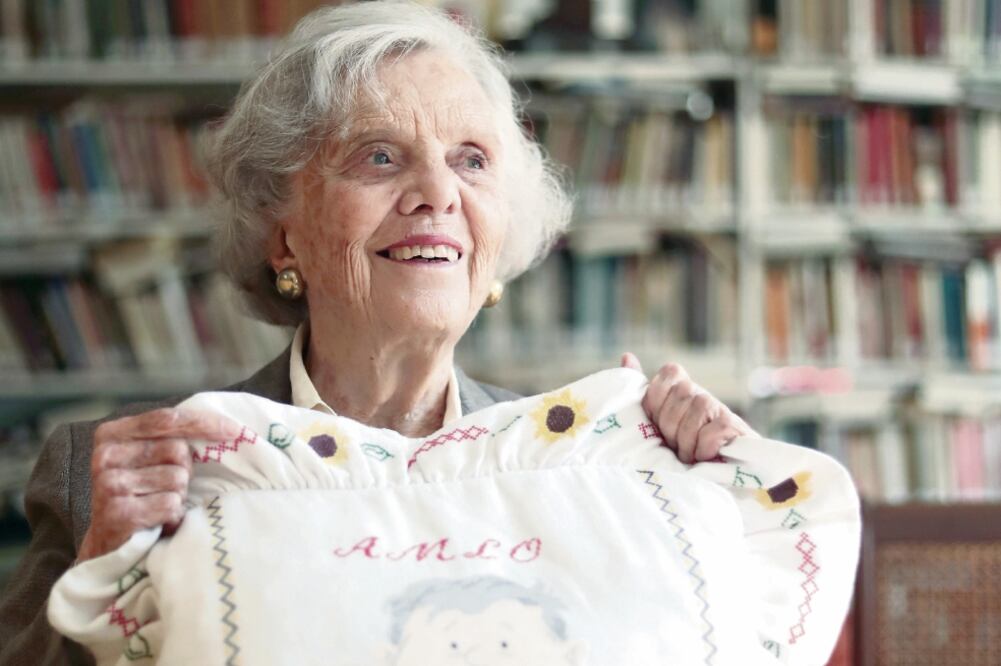 Elena Poniatowska habla de la relación de Morena con el PES, y de los precandidatos que buscan dirigir México. (ALEJANDRO ACOSTA. EL UNIVERSAL)